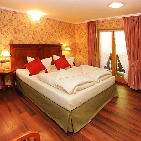 Am Waldrand 3*