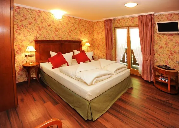Am Waldrand 3*