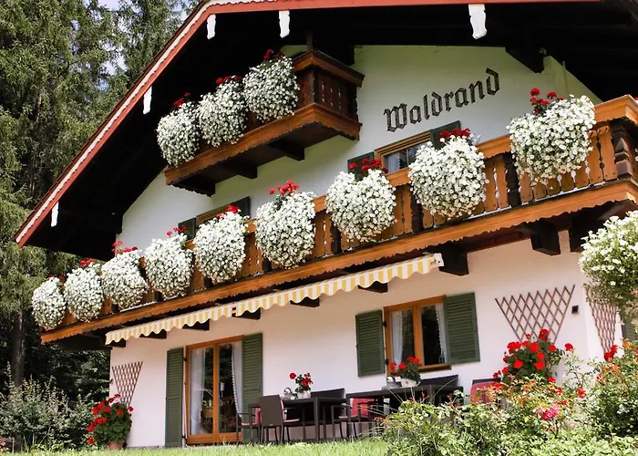 Am Waldrand 3*